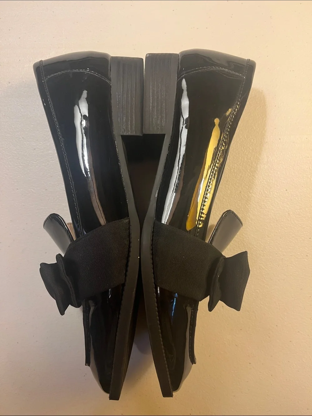 Bandolino glossy patent